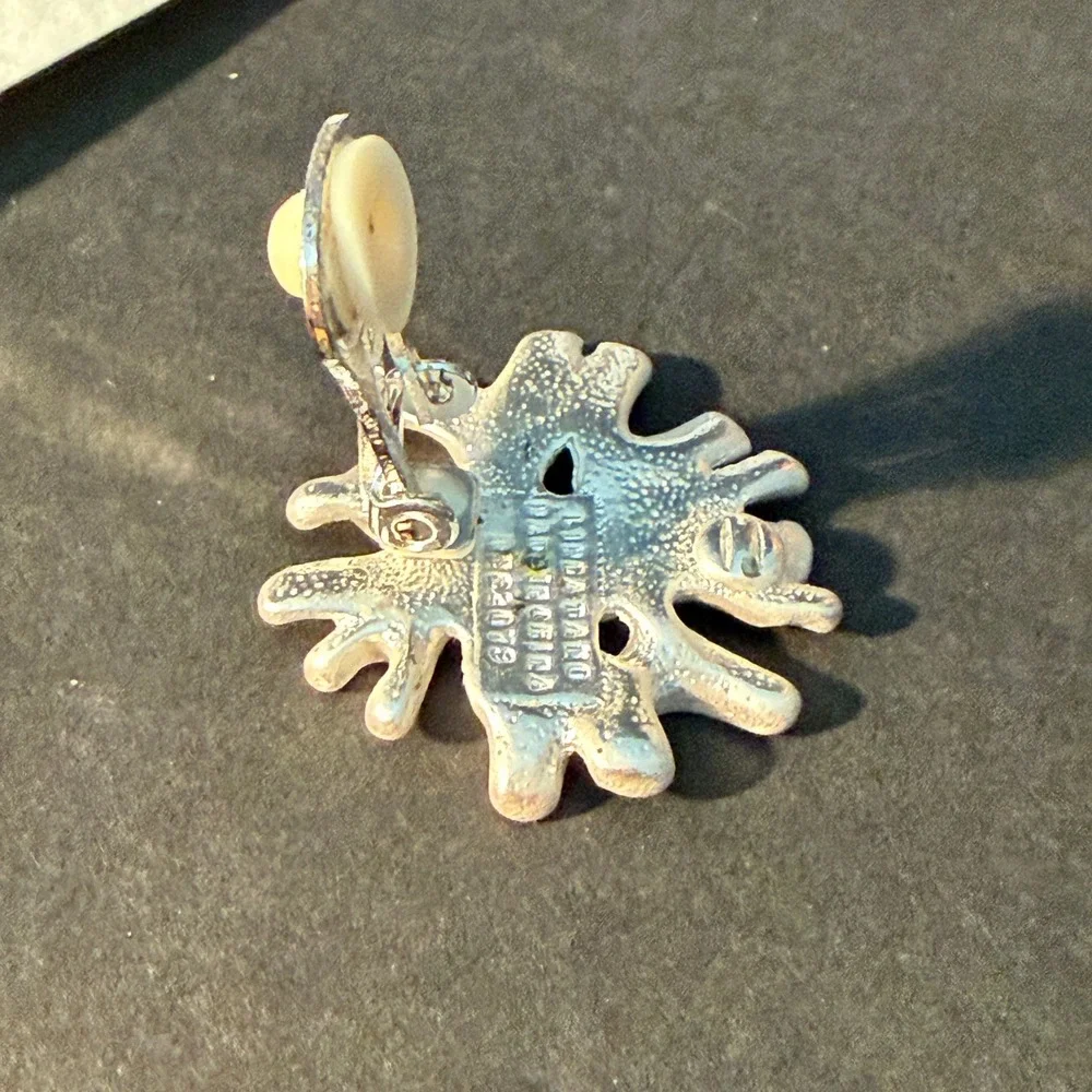 Linda Dano Silver Tone Abstract Coral Brooch and Single Clip Earring Set RN82079